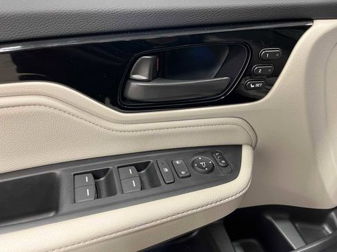 New 2026 Honda Odyssey Touring image 15