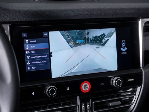 Certified 2024 Porsche Macan S AWD/4WD image 23
