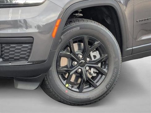 New 2025 Jeep Grand Cherokee L Altitude image 10