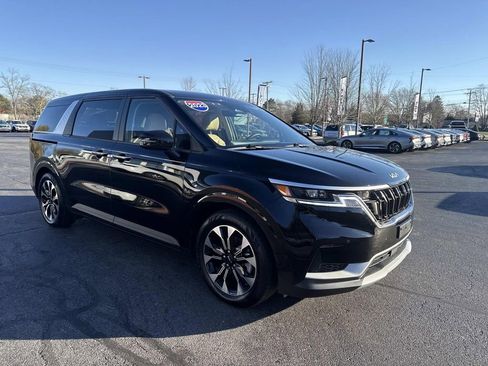 Used 2023 Kia Carnival EX image 10