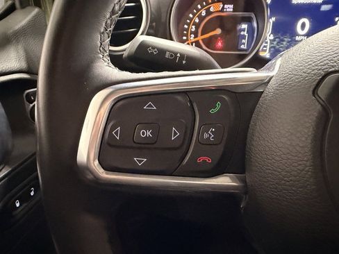 Used 2022 Jeep Wrangler Unlimited Sahara image 32