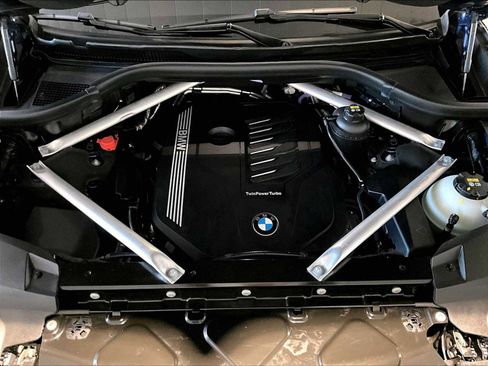 Used 2021 BMW X7 xDrive40i w/ M Sport Package AWD/4WD image 24