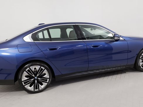 Used 2025 BMW 530i image 24