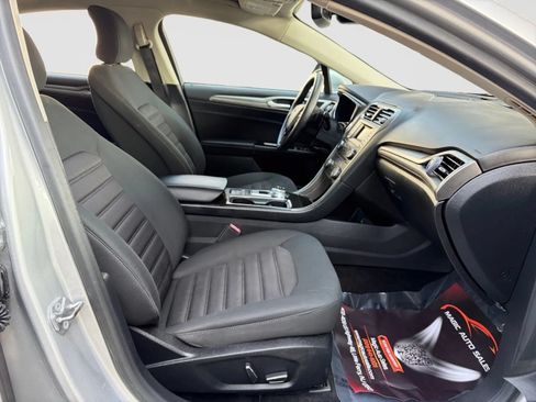 Used 2017 Ford Fusion SE FWD image 20
