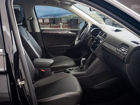 Used 2022 Volkswagen Tiguan SE image 19