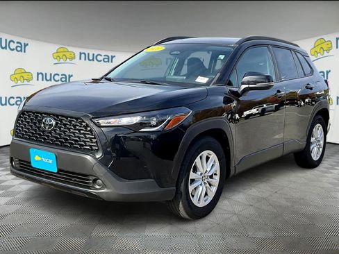 Used 2023 Toyota Corolla Cross LE image 3