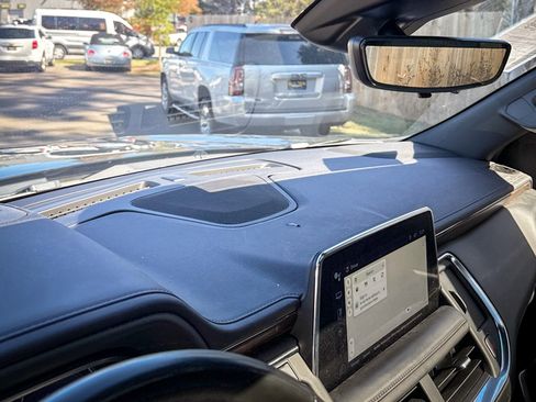 Used 2023 Chevrolet Suburban High Country image 25