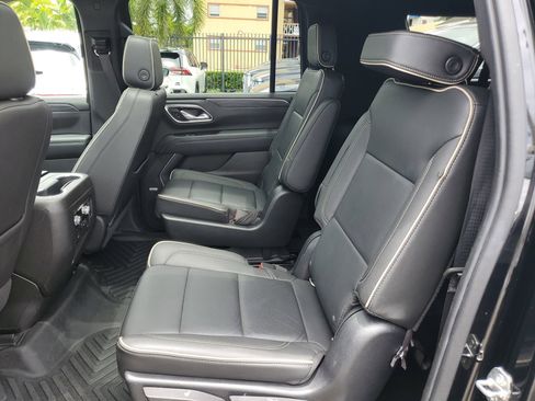 Used 2021 GMC Yukon XL SLT w/ SLT Premium Package AWD/4WD image 12