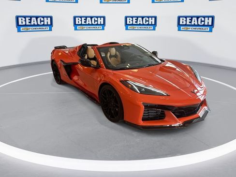 Used 2025 Chevrolet Corvette Z06 RWD image 3