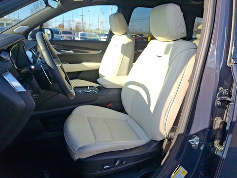 Certified 2025 Cadillac XT6 Sport w/ Technology Package image 16