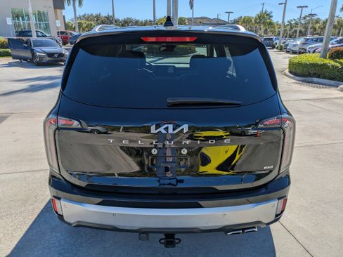 Used 2023 Kia Telluride SX image 3