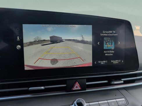 Used 2024 Hyundai Elantra SEL image 18