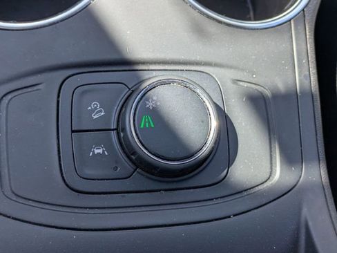 Used 2024 GMC Terrain SLE FWD image 27