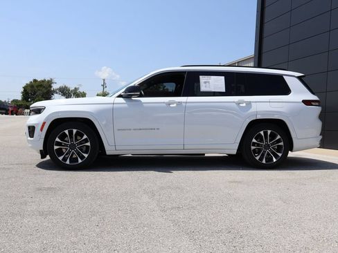 Used 2024 Jeep Grand Cherokee L Overland w/ Advanced Protech Group III AWD/4WD image 2