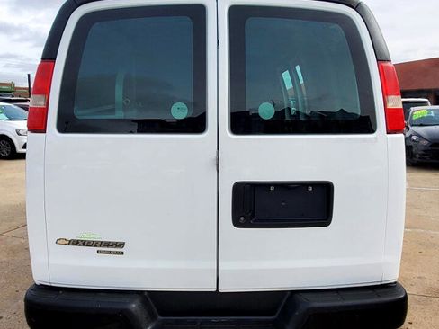 Used 2015 Chevrolet Express 2500 image 8