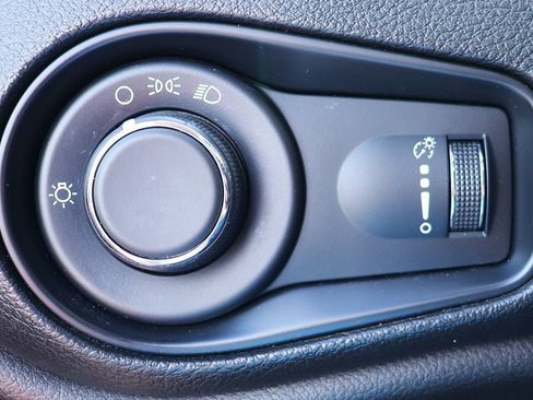 Used 2017 Jeep Renegade Sport w/ Power & Air Group image 41