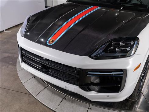 Used 2024 Porsche Cayenne Turbo image 12