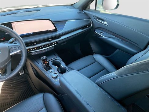 Used 2024 Cadillac XT4 Sport image 24