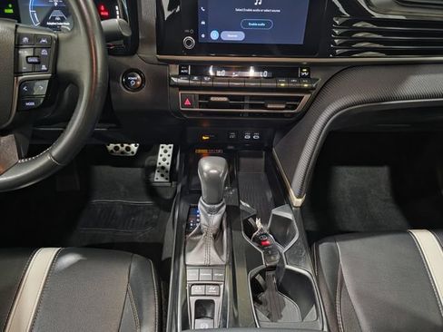 Used 2025 Toyota Camry SE FWD image 20