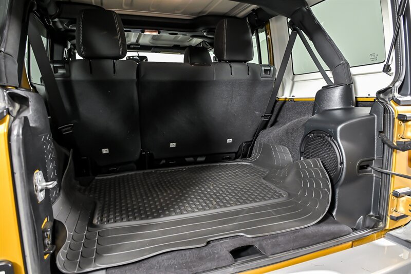 Used 2014 Jeep Wrangler Unlimited Sahara w/ Dual Top Group AWD/4WD image 11