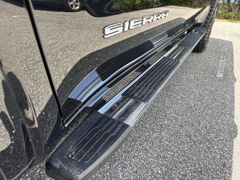 Used 2022 GMC Sierra 1500 SLT w/ SLT Premium Plus Package AWD/4WD image 13