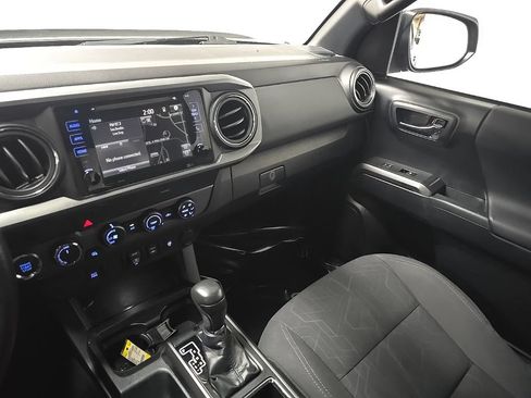 Used 2019 Toyota Tacoma TRD Off-Road AWD/4WD image 25