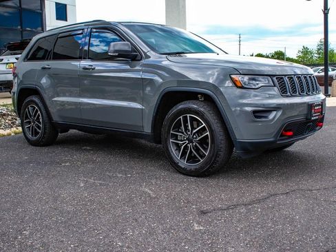 Used 2021 Jeep Grand Cherokee Trailhawk w/ Premium Lighting Group AWD/4WD image 3