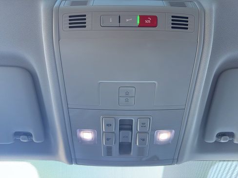 Used 2022 Volkswagen Taos SE w/ Panoramic Sunroof Package image 26