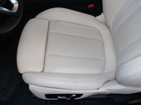 Used 2024 BMW 230i Coupe w/ Premium Package image 13