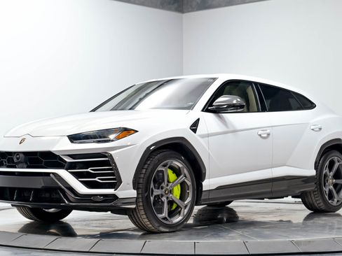 Used 2020 Lamborghini Urus AWD/4WD image 2