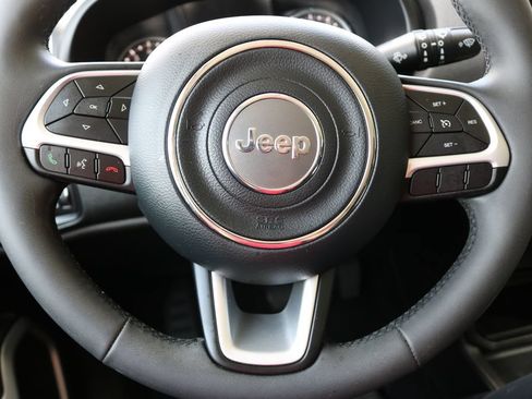 Used 2021 Jeep Renegade Latitude FWD image 20