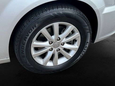 Used 2012 Chrysler Town & Country Limited FWD image 13