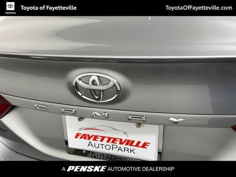 Used 2023 Toyota Camry SE FWD image 9