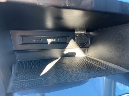 Used 2022 Volkswagen Tiguan SE image 27