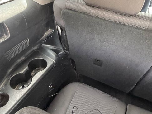 Used 2015 Toyota Highlander LE FWD image 18