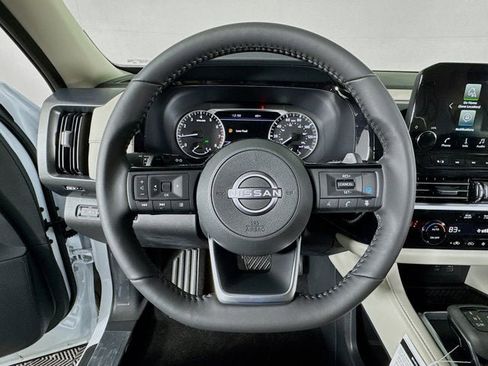 New 2025 Nissan Pathfinder SL w/ Black Appearance Package image 9