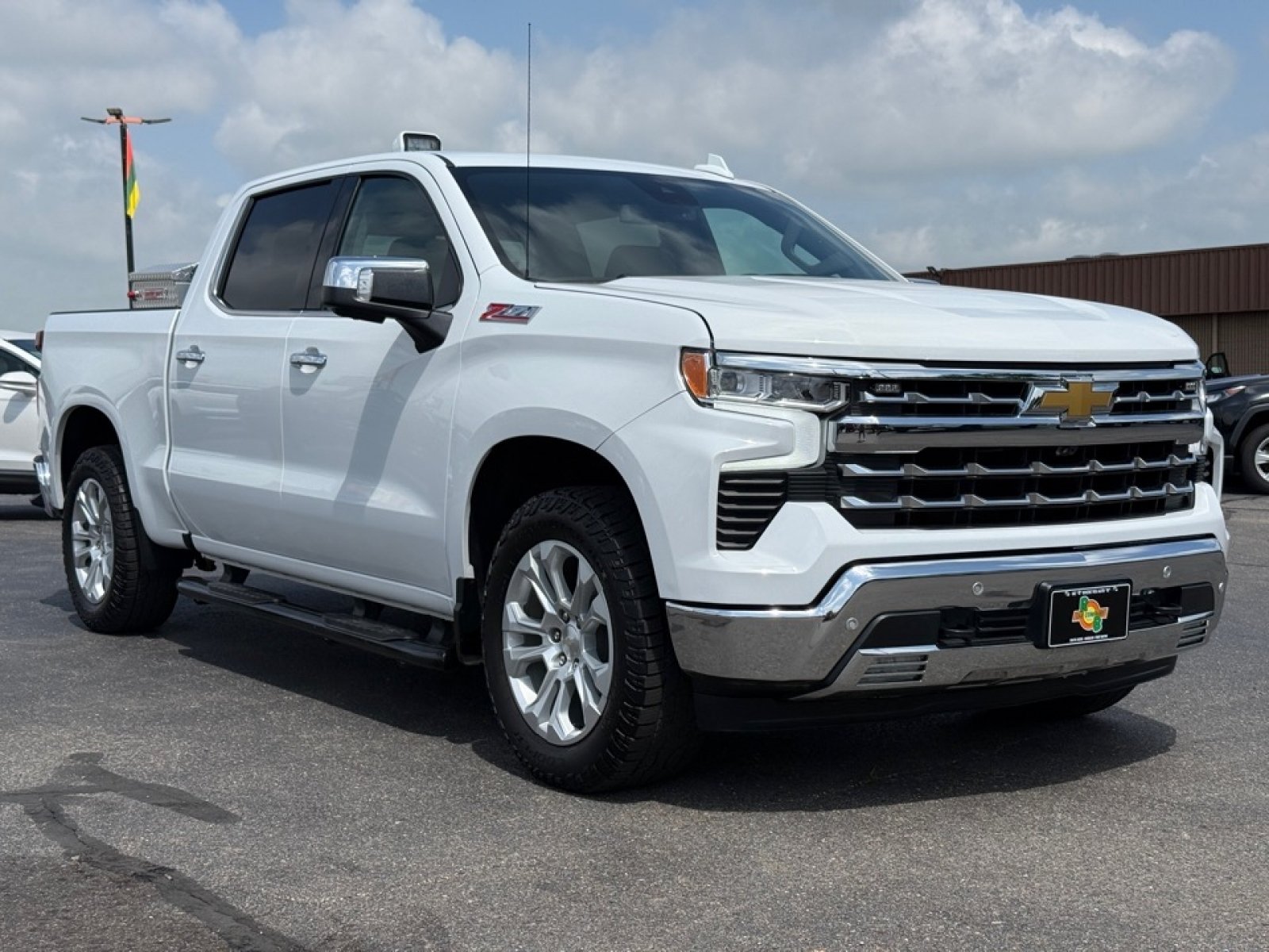 Used 2023 Chevrolet Silverado 1500 LTZ w/ LTZ Convenience Package II AWD/4WD image 2