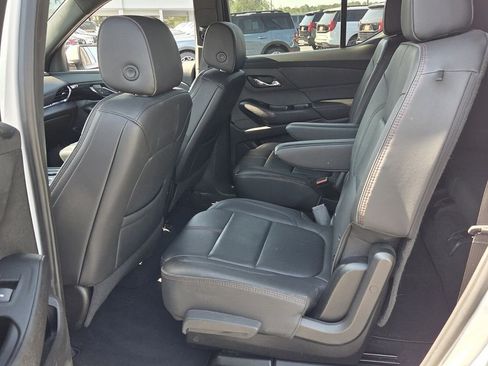 Used 2023 Chevrolet Traverse RS FWD image 6