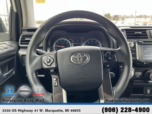 Used 2018 Toyota 4Runner TRD Off-Road Premium w/ Convenience Package AWD/4WD image 21