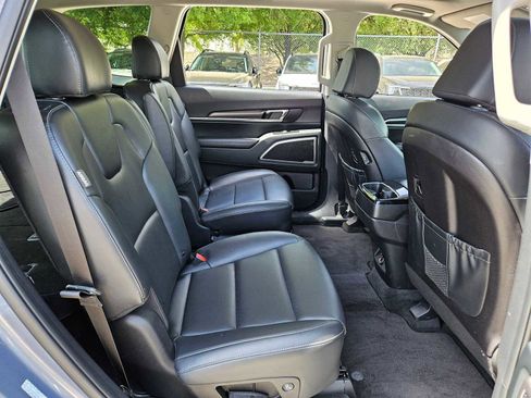 Used 2025 Kia Telluride S image 19