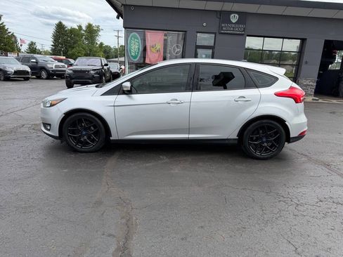 Used 2015 Ford Focus SE w/ Equipment Group 201A FWD image 3
