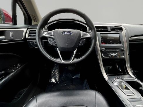 Used 2017 Ford Fusion SE w/ Equipment Group 201A FWD image 8