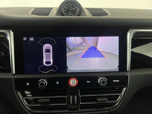Certified 2025 Porsche Macan image 31