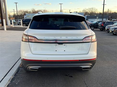 Used 2022 Lincoln Nautilus Reserve w/ Equipment Group 201A image 8