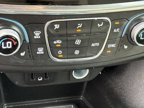 Used 2023 Chevrolet Traverse LT w/ LPO, Cargo Package AWD/4WD image 27