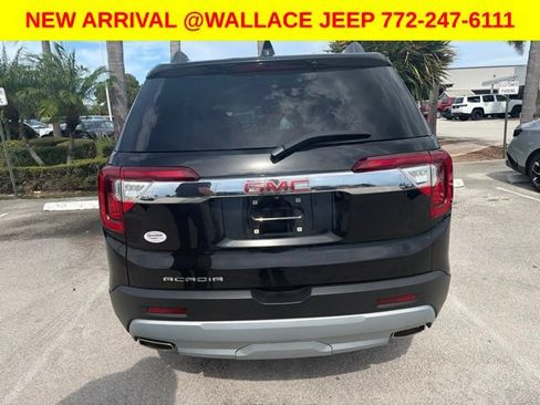 Used 2023 GMC Acadia SLT w/ Preferred Package FWD image 3