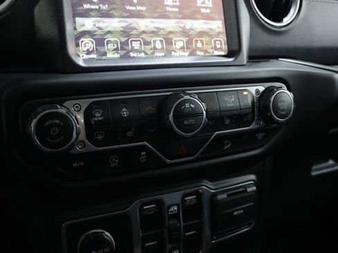 Used 2019 Jeep Wrangler Unlimited Sahara AWD/4WD image 27