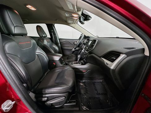 Used 2017 Jeep Cherokee Trailhawk w/ Cold Weather Group image 32