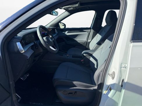 New 2026 Volkswagen Tiguan SE R-Line image 9