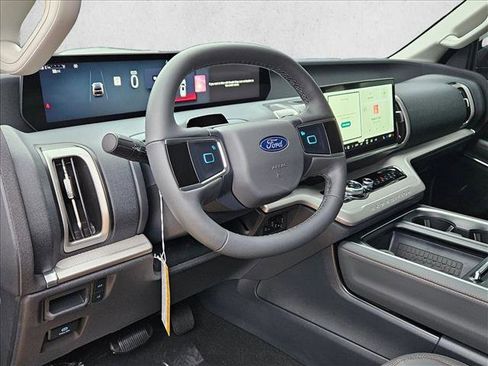 New 2025 Ford Expedition Active image 3